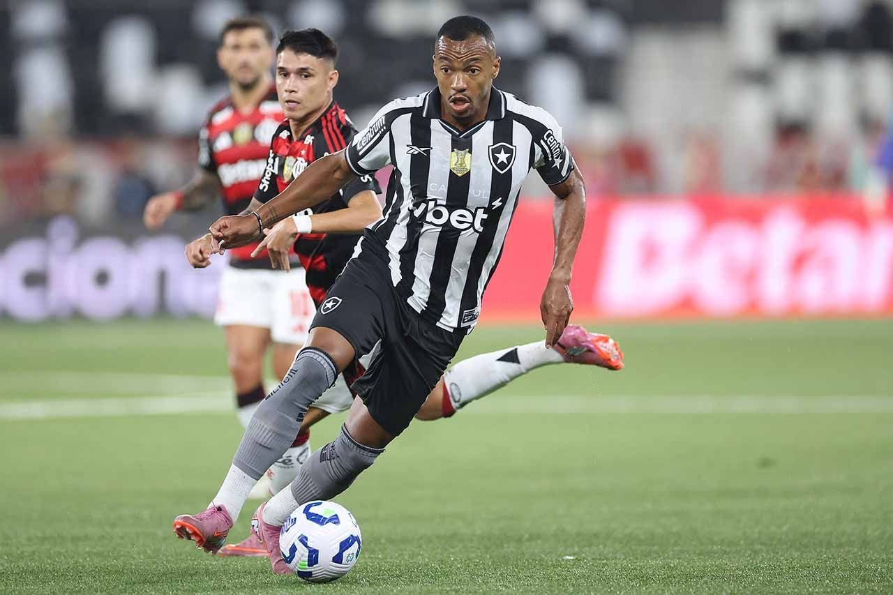 Imagem da noticia Marlon Freitas desabafa após derrota em clássico: "Botafogo precisa se unir"