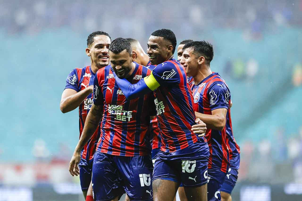 Imagem da noticia Bahia vence Internacional e cola no G4