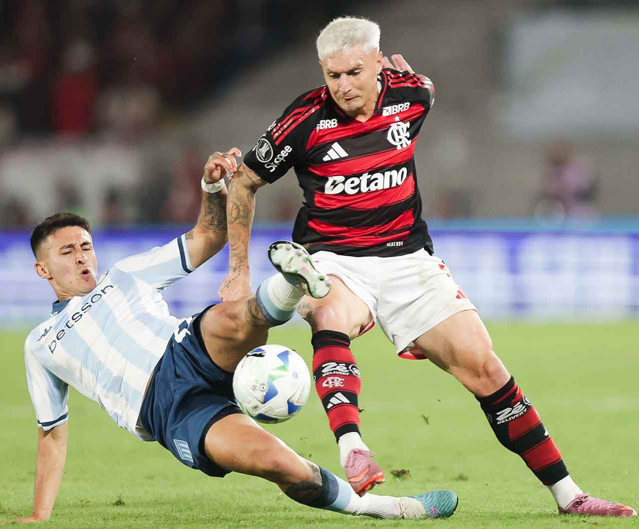 Imagem da noticia Varela classifica adversário como "copeiro" e afirma que Flamengo precisa se preparar