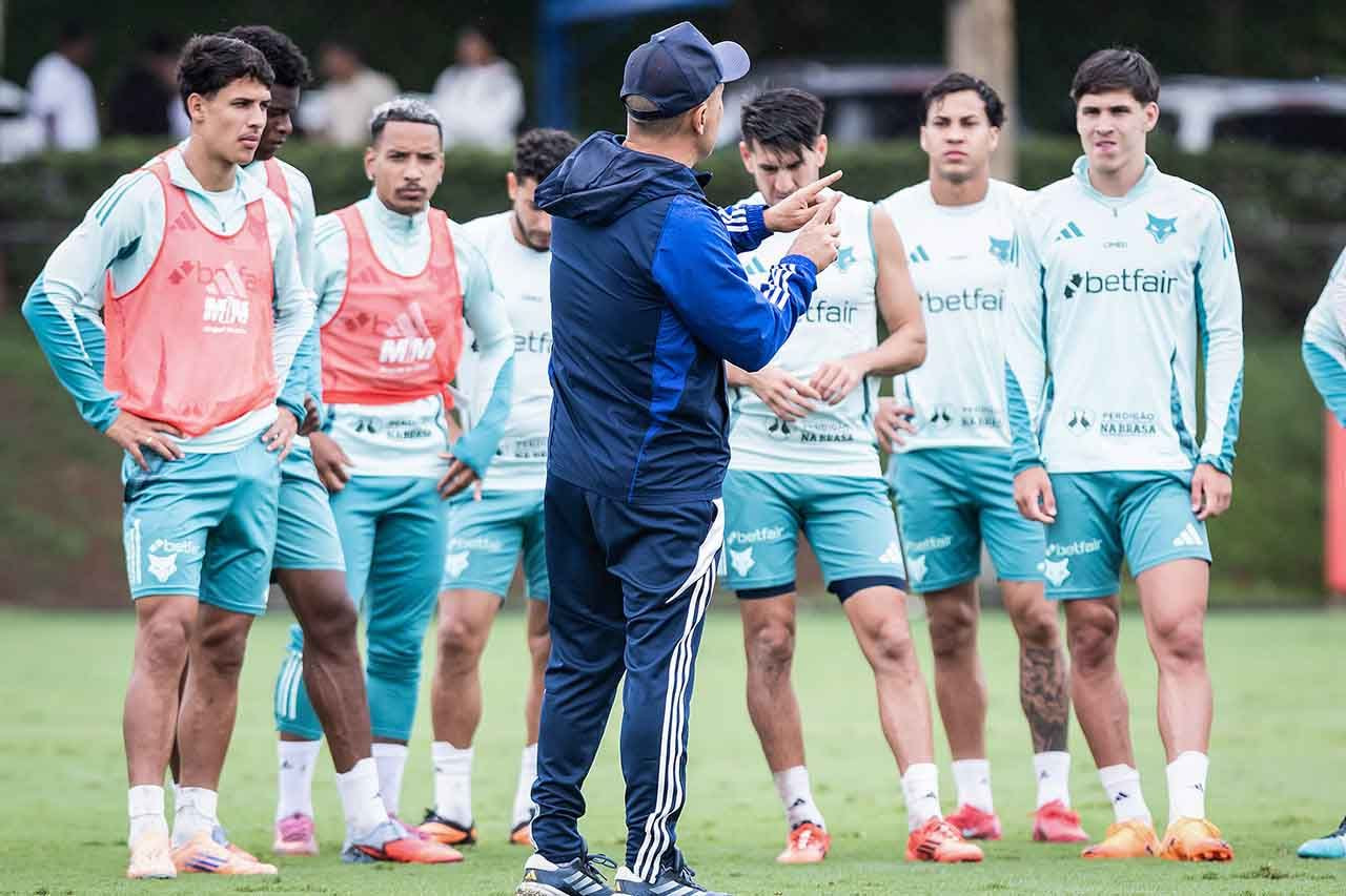 Imagem da noticia Cruzeiro terá "reforço" da seleção, mas perde três titulares contra o Juventude