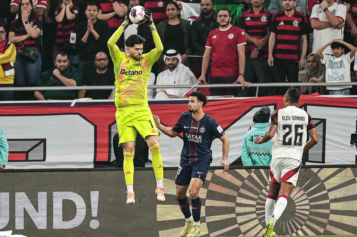 Imagem da noticia Rossi explica falha contra o PSG e elogia temporada do Flamengo