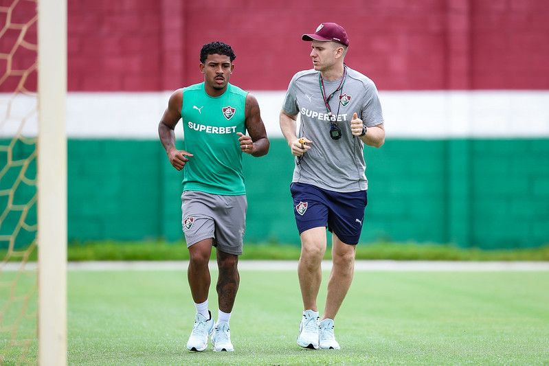 Imagem da noticia John Kennedy antecipa retorno aos treinos no Fluminense