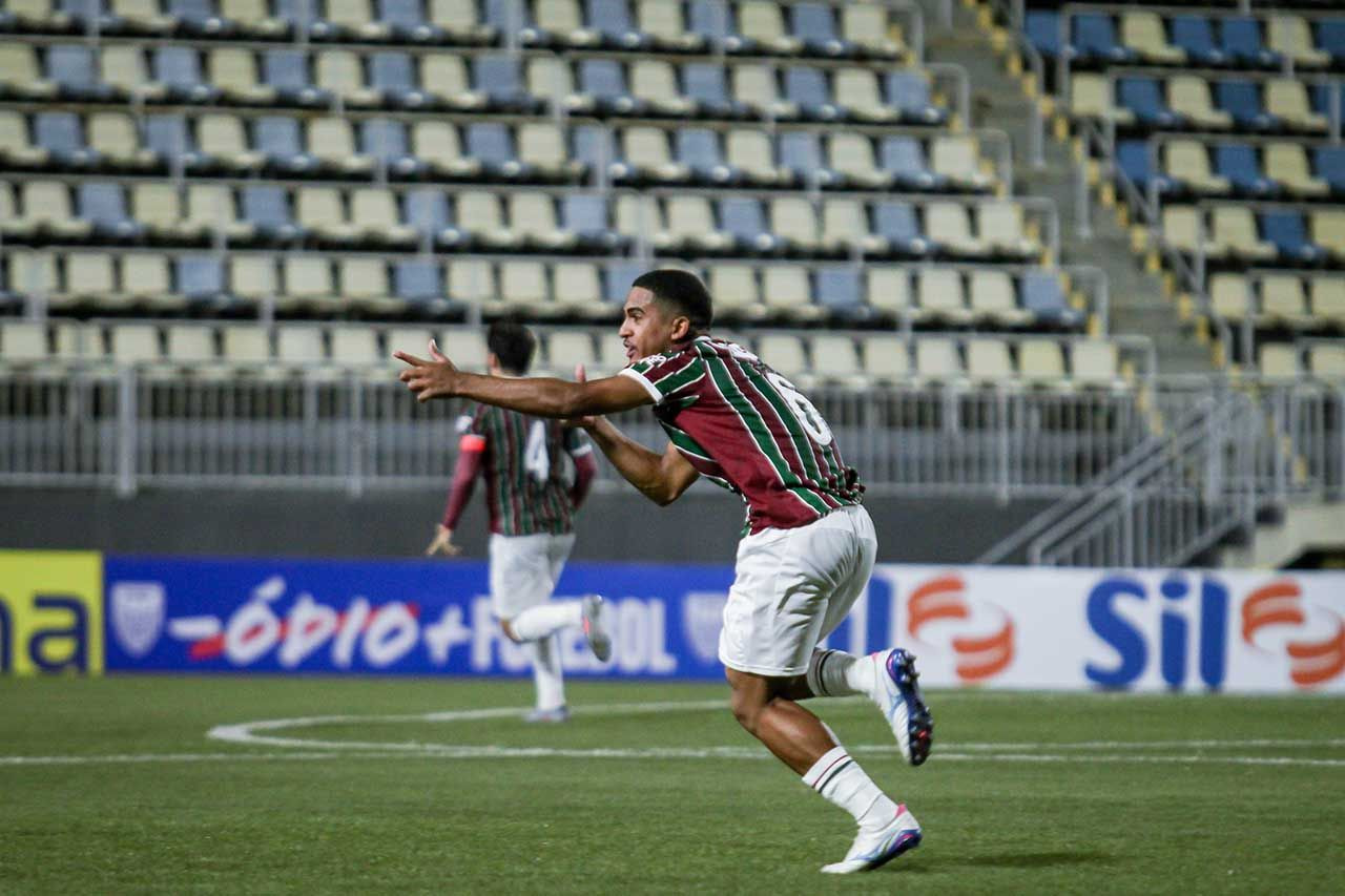Imagem da noticia Na bola parada, Fluminense passa pelo Água Santa na Copinha