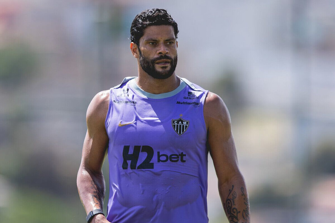 Hulk treina separado, não viaja e aguarda reunião no Atlético