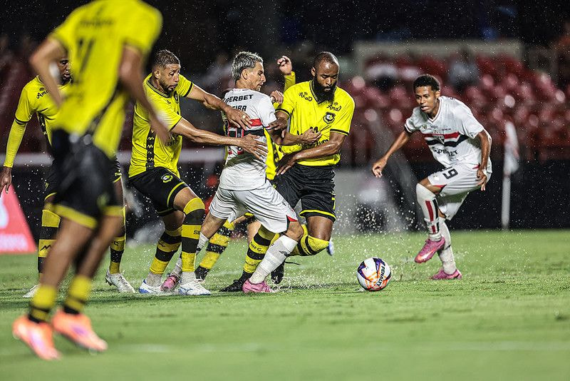 Imagem da noticia Na volta de Calleri, Luciano garante a vitória do São Paulo
