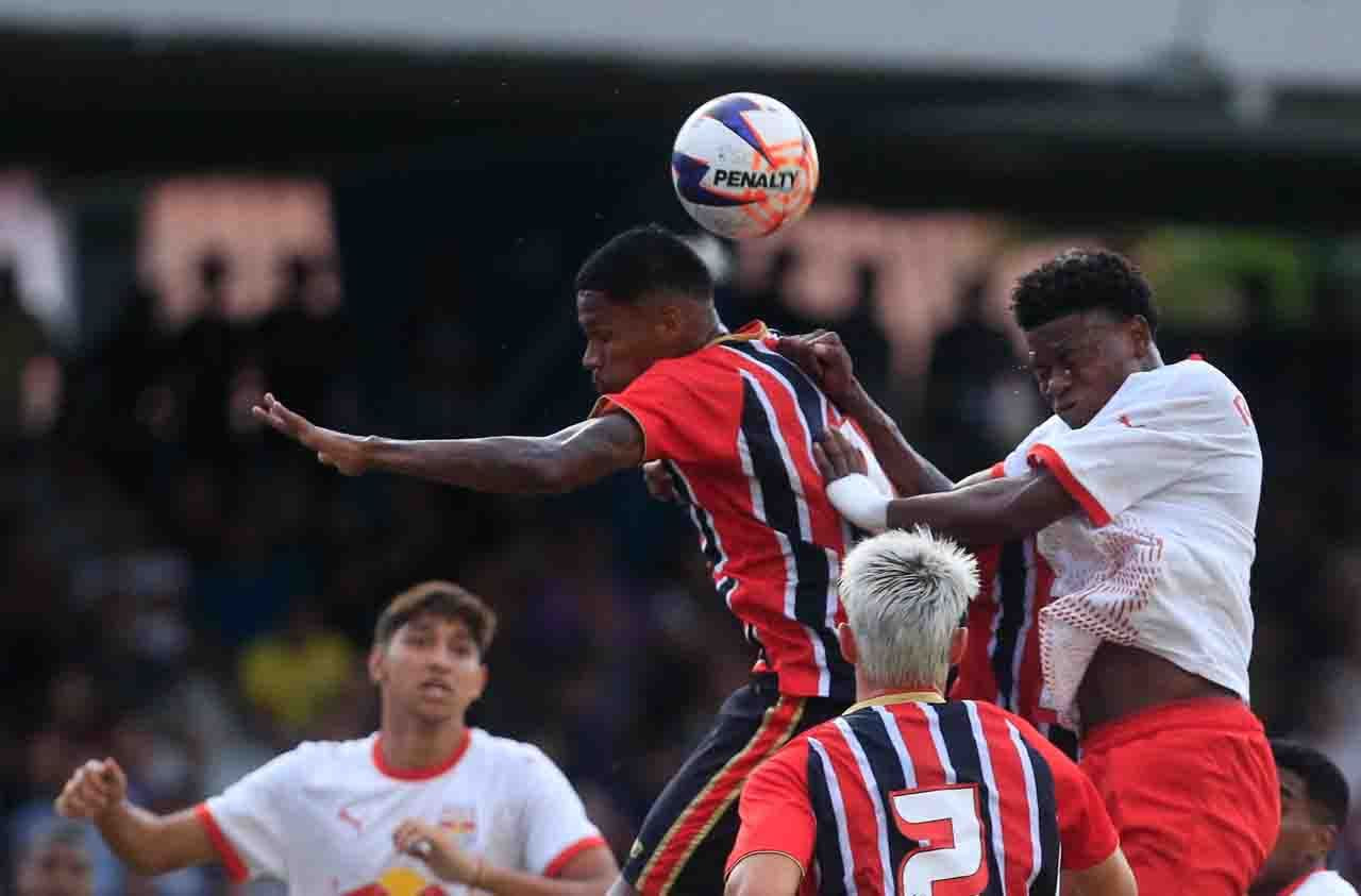 Imagem da noticia São Paulo elimina o Bragantino nos pênaltis e avança na Copinha