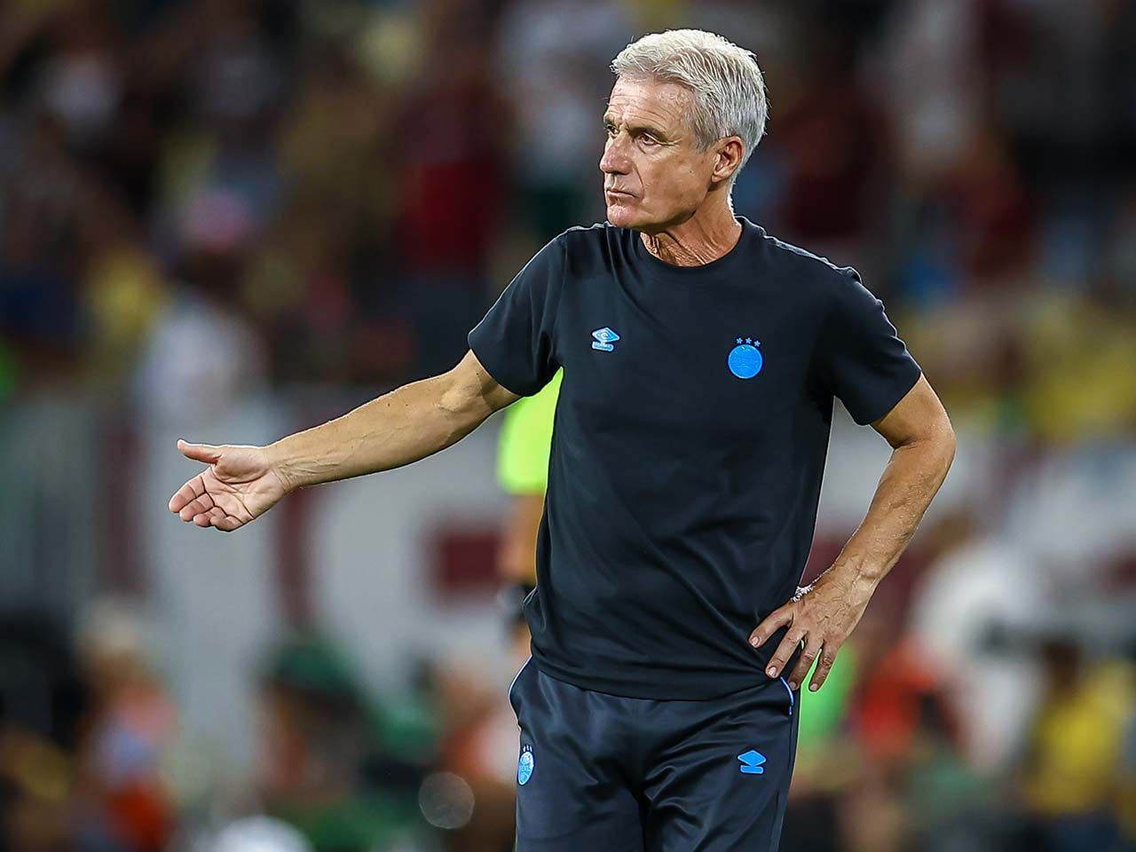 Imagem da noticia Luís Castro reforça confiança na base após classificação do Grêmio à final do Gauchão