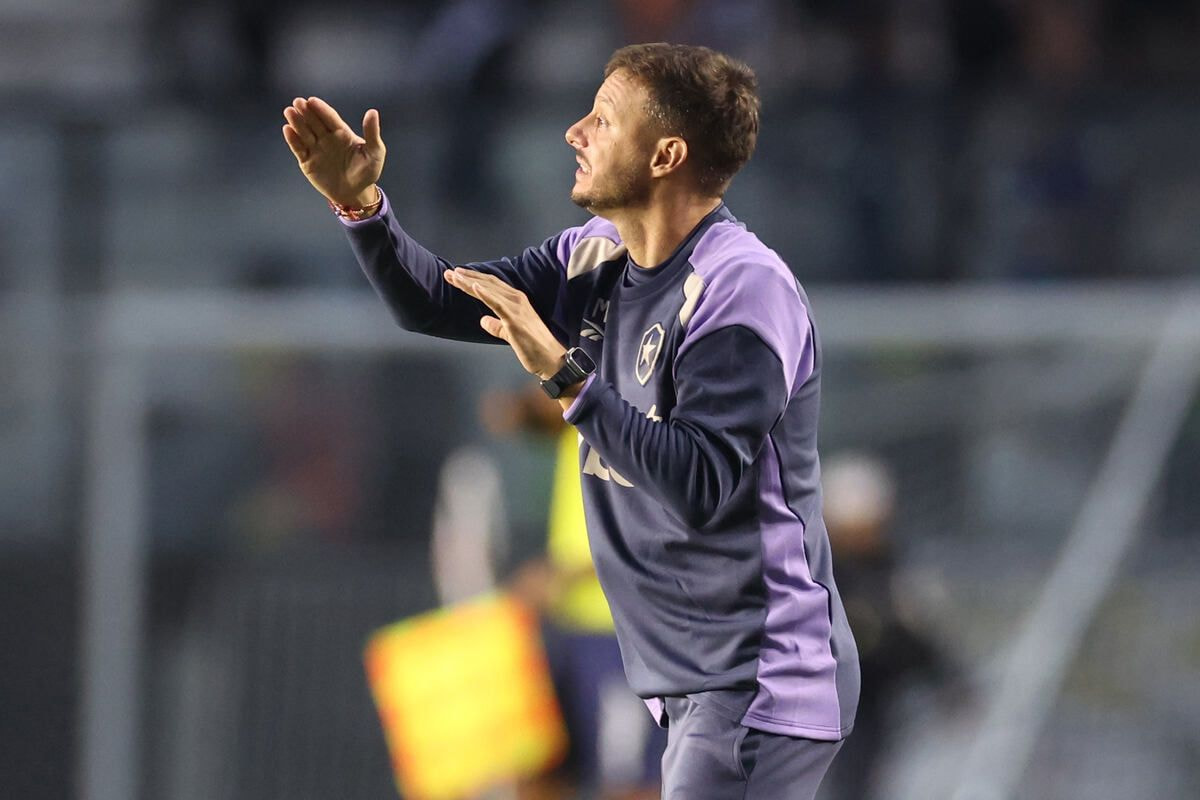 Imagem da noticia Anselmi valoriza a base e reconhece: "Momento institucional não é dos melhores"