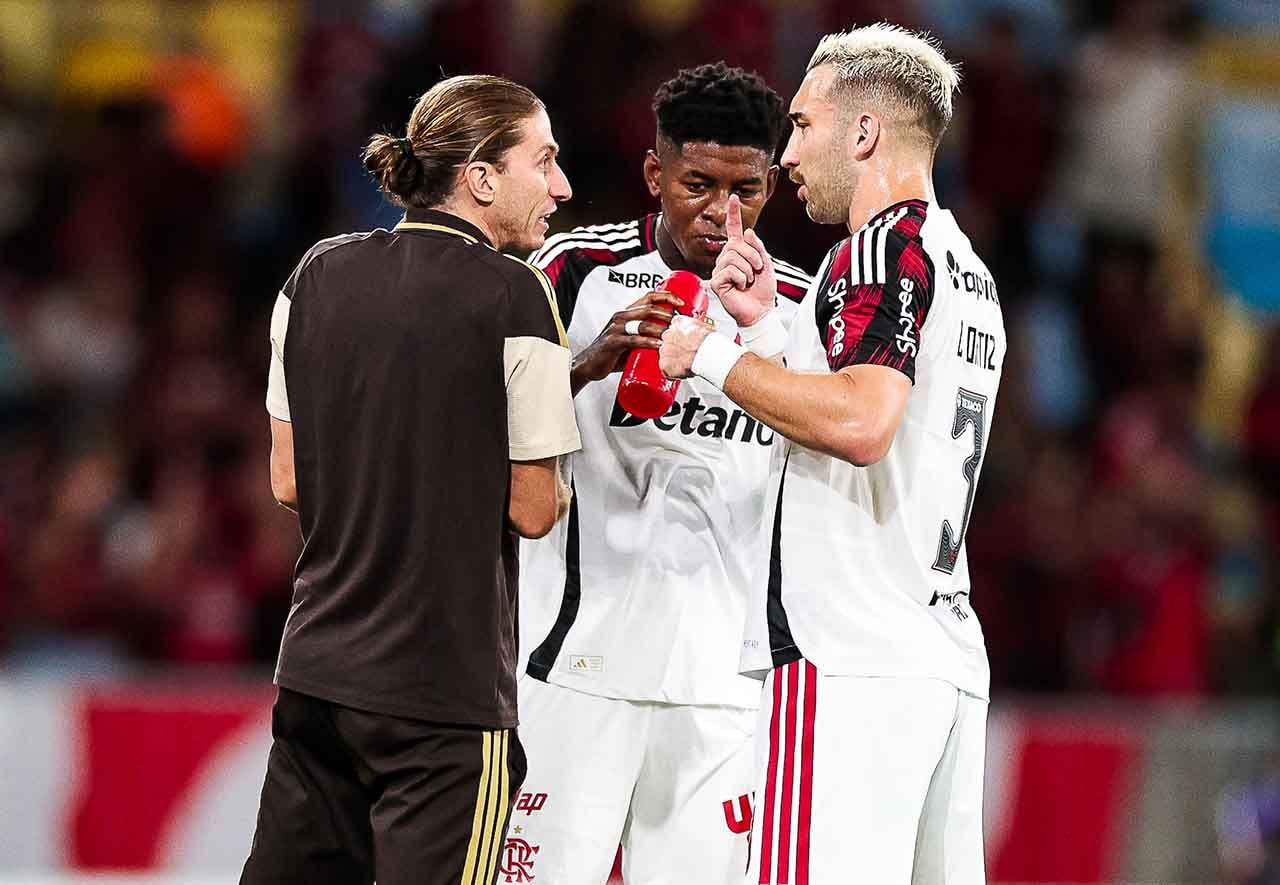 Imagem da noticia Filipe Luís fala sobre pressão no Flamengo após vaias: "Deixo minha alma"