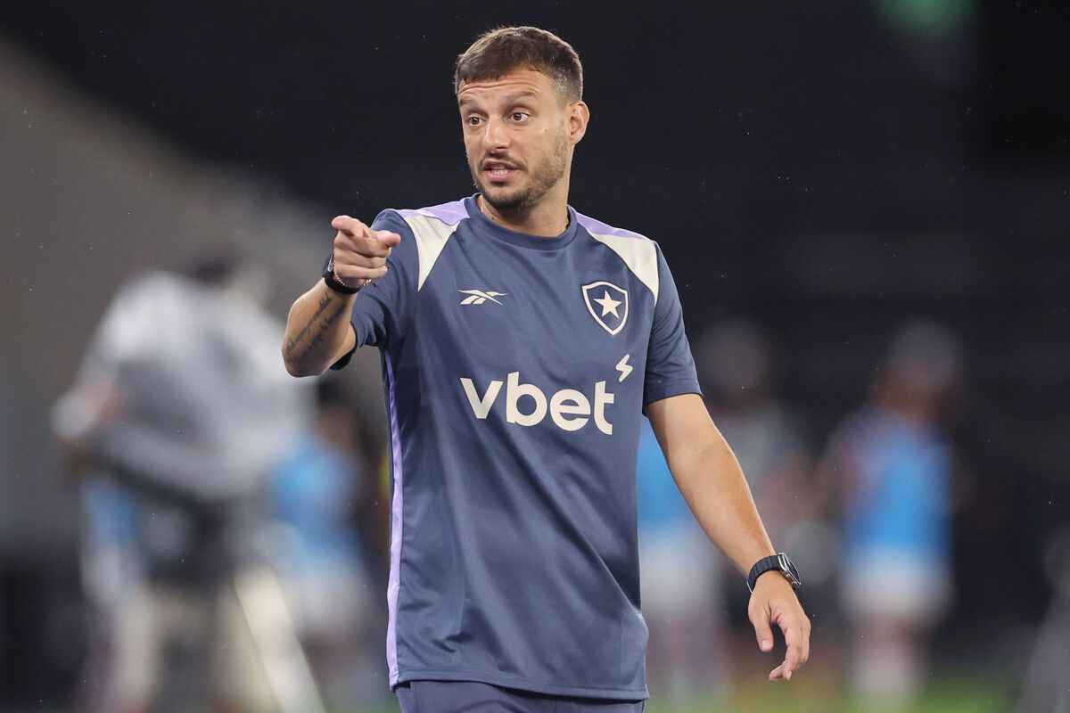 Imagem da noticia Botafogo demite técnico Martín Anselmi