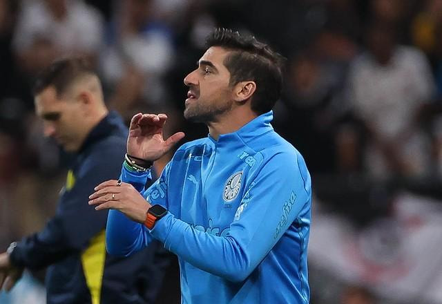 Abel mantém pés no chão após vitória em Dérbi: "Quero baixar essa empolgação"