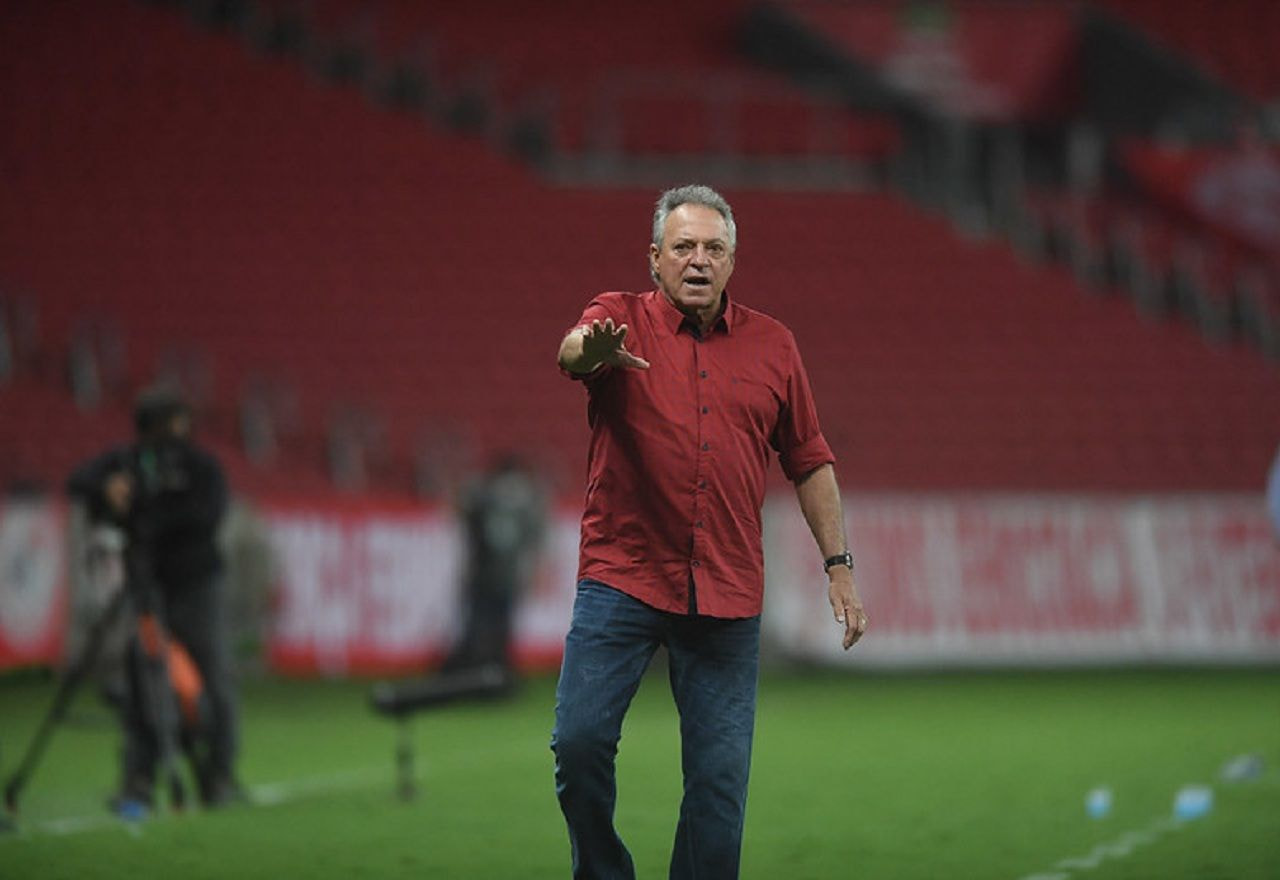 Abel Braga afirma que título do Brasileirão de 2020 foi tirado do Inter “no apito”