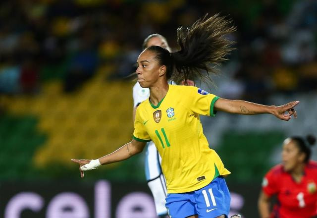 Imagem da noticia Após dois gols pelo Brasil, Adriana promete: "Muita alegria dentro de campo"