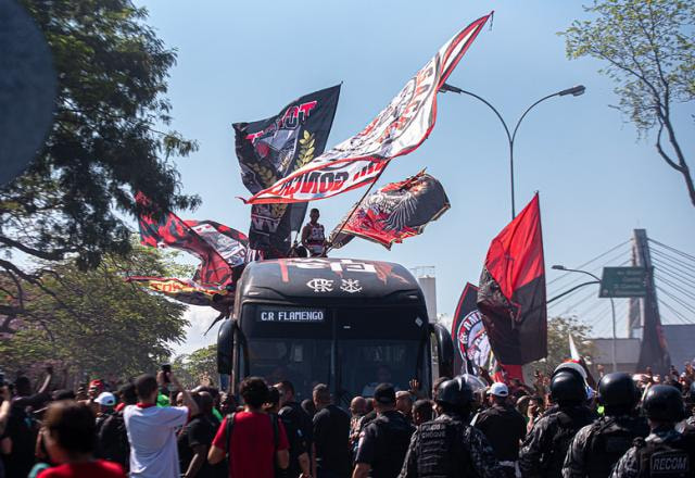 AeroFla: torcida do Flamengo prepara festa para embarque ao Mundial