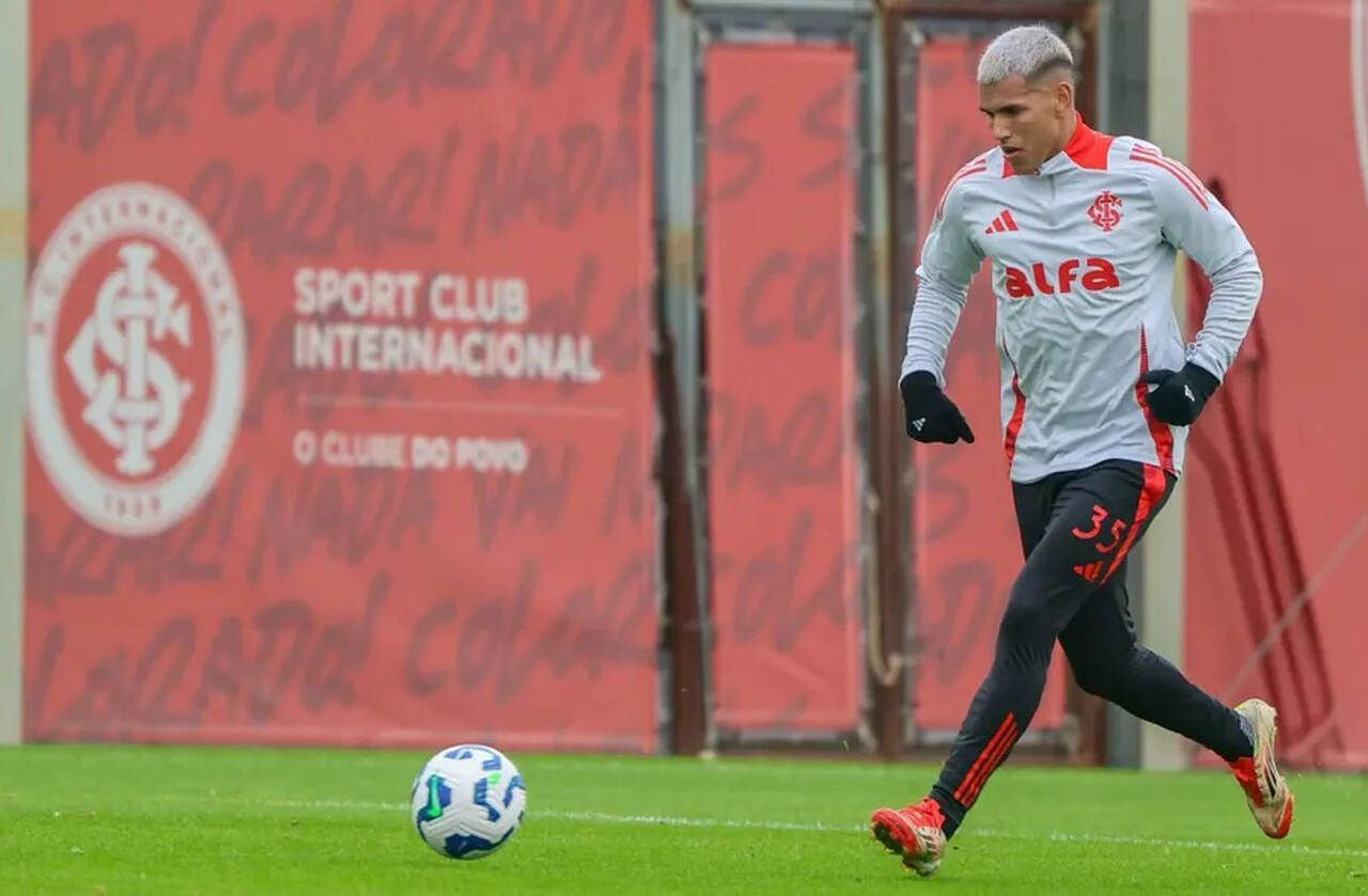 Imagem da noticia Internacional confirma retorno de Aguirre ao divulgar lista de relacionados