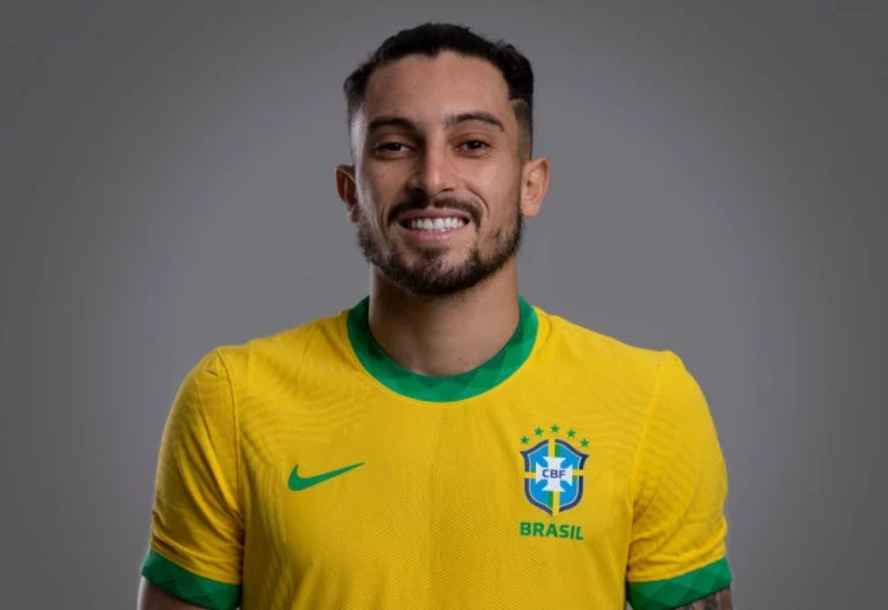 Imagem da noticia Botafogo acerta com o lateral-esquerdo Alex Telles para o restante da temporada