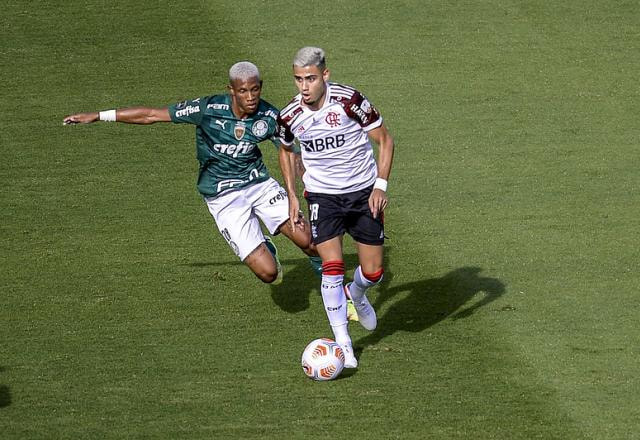 Imagem da noticia Andreas revela ter visto falha na Libertadores várias vezes: "Por que fiz aquilo?"
