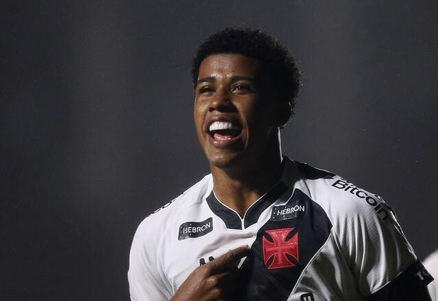 Imagem da noticia Lucas Pedrosa: Vasco acerta empréstimo do volante Andrey