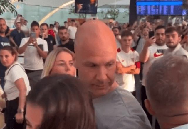 Imagem da noticia Árbitro da final da Europa League é agredido por torcedores da Roma; veja