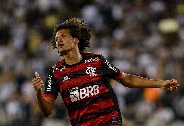 Imagem da noticia Flamengo recusa proposta do Fenerbahçe pelo volante Willian Arão