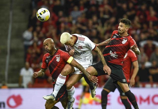 Imagem da noticia Felipão elogia Flamengo após queda do Athletico-PR: "Não é um time comum"