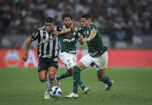 Palmeiras empata com Atlético-MG com gol aos 47 e deixa disputa aberta na Libertadores