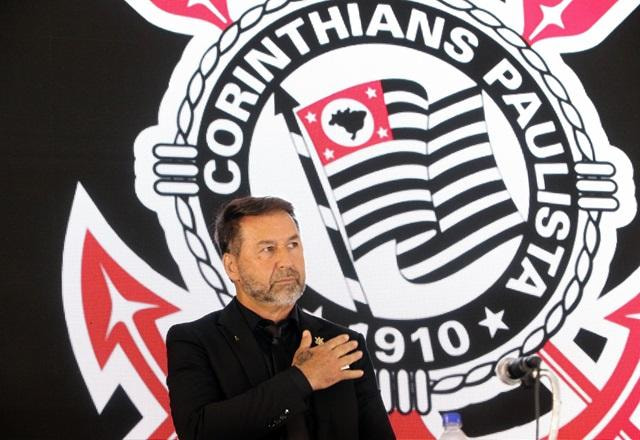 Imagem da noticia Augusto Melo confirma conversa com Gabigol: "Vamos chegar a um acordo"