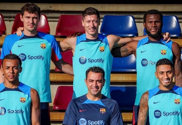 Imagem da noticia Com investimento de R$ 817 milhões, Barcelona tenta evitar vexame na Champions