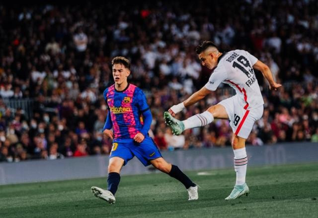 Imagem da noticia Torcida alemã invade Camp Nou, e Barcelona é eliminado pelo Eintracht Frankfurt