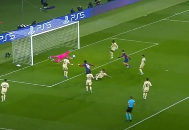 Imagem da noticia João Félix recebe bom cruzamento de Cancelo e vira o jogo para o Barcelona 