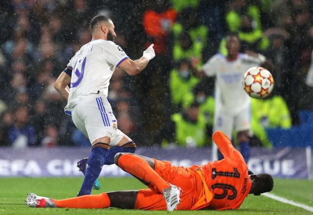 Imagem da noticia Benzema anota hat-trick, e Real Madrid vence Chelsea pela Champions