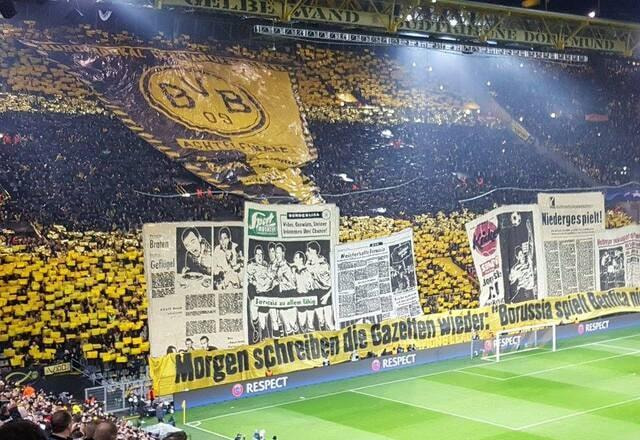 Imagem da noticia Uefa anuncia liberação para torcidas ficarem em pé na temporada 2022/23