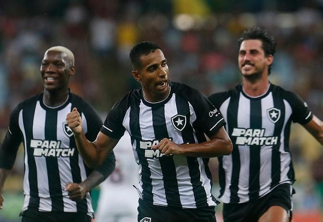 Imagem da noticia Botafogo espalha provocações ao Fluminense após vitória no clássico