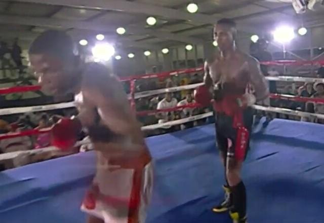 Imagem da noticia Morre boxeador que deu socos no ar em luta na África do Sul
