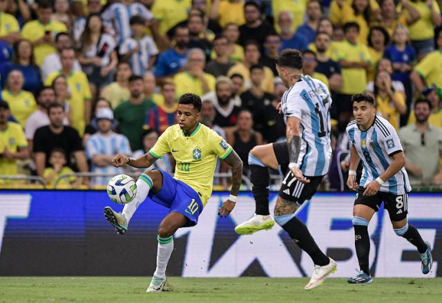 Imagem da noticia Rodrygo tem redes atacadas por racistas e responde: "Estão sempre de plantão"