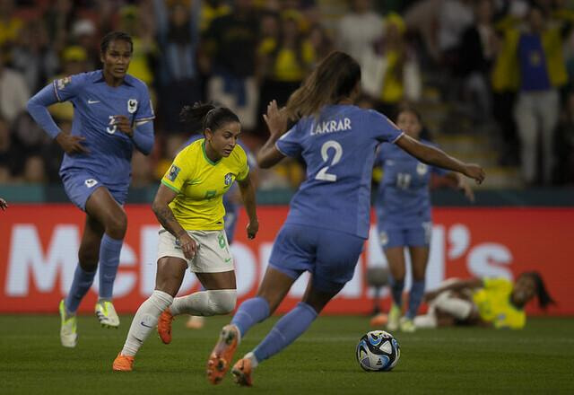 Imagem da noticia Brasil toma gol no fim e perde para França pela Copa do Mundo Feminina