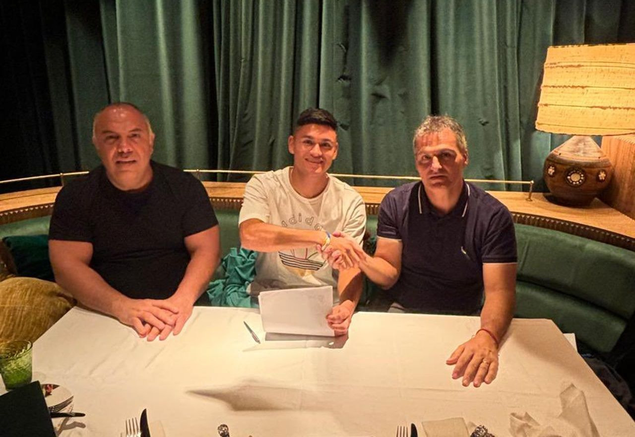 Imagem da noticia Flamengo anuncia contratação do meio-campista argentino Carlos Alcaraz