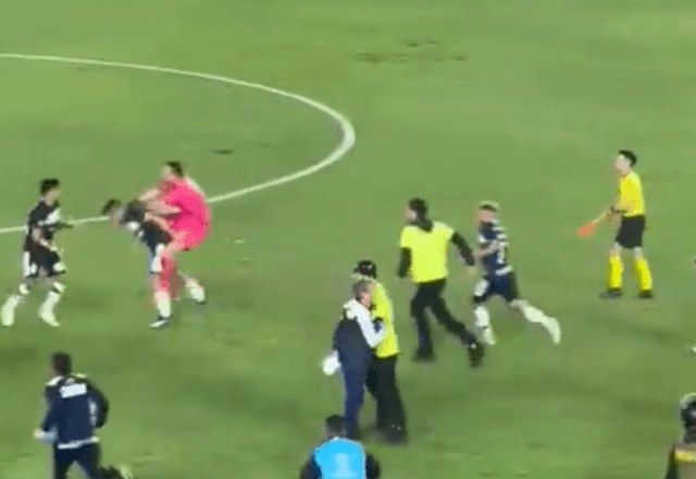 Imagem da noticia Briga generalizada pode beneficiar Corinthians no playoff da Sul-Americana; veja