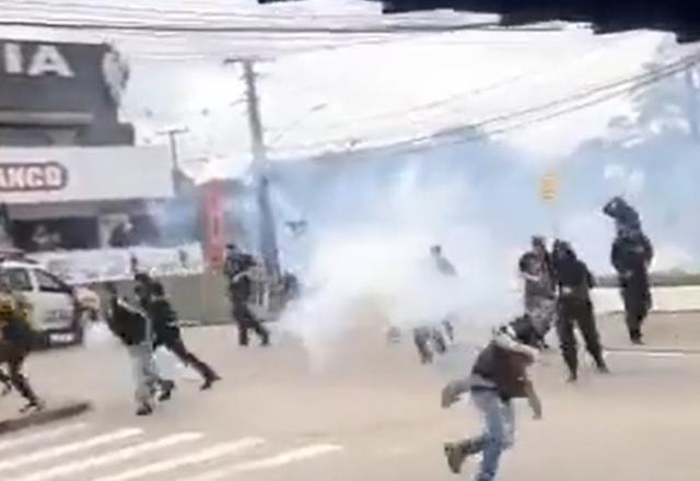 Torcedores de Athletico-PR e Coritiba brigam antes de clássico; veja vídeos