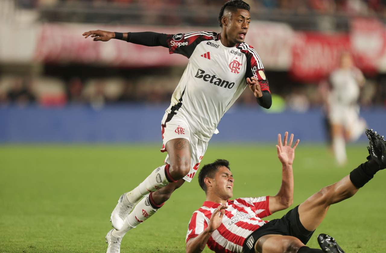 Imagem da noticia STJD adia julgamento de Bruno Henrique, do Flamengo