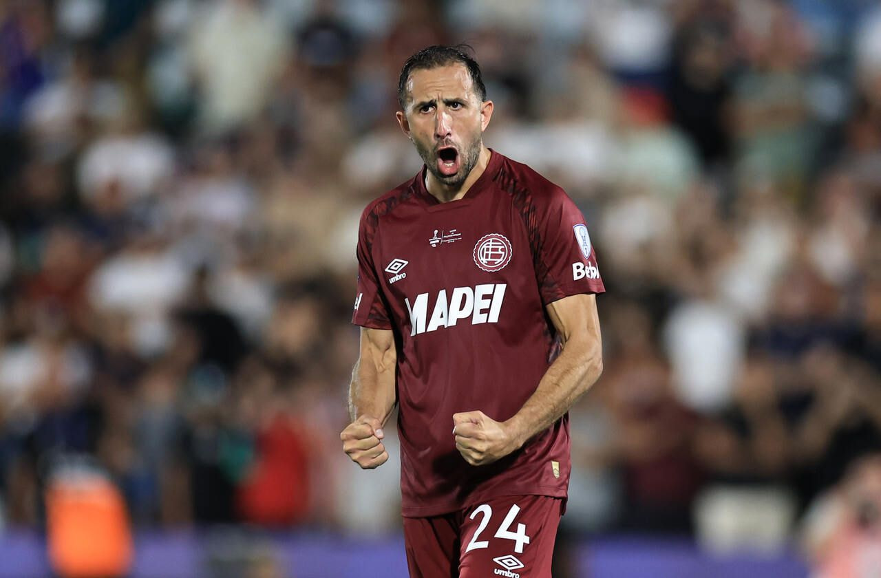 Imagem da noticia Zagueiro do Lanús minimiza valor do elenco do Flamengo: "Não vale nada"