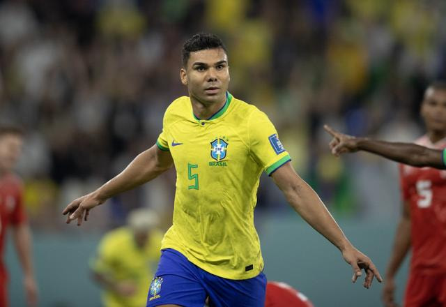 Imagem da noticia Neymar exalta Casemiro: "O melhor volante do mundo há muito tempo"