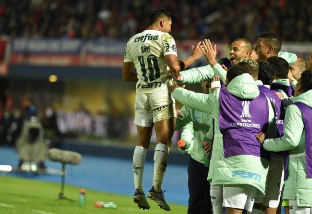 Imagem da noticia Palmeiras deslancha no segundo tempo, vence Cerro e encaminha classificação