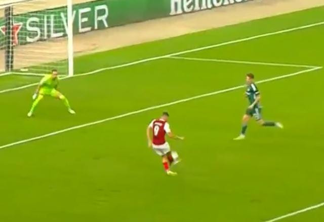 Imagem da noticia Defesaça! Abel Ruiz recebe livre e chuta colocado para boa defesa de Brignoli