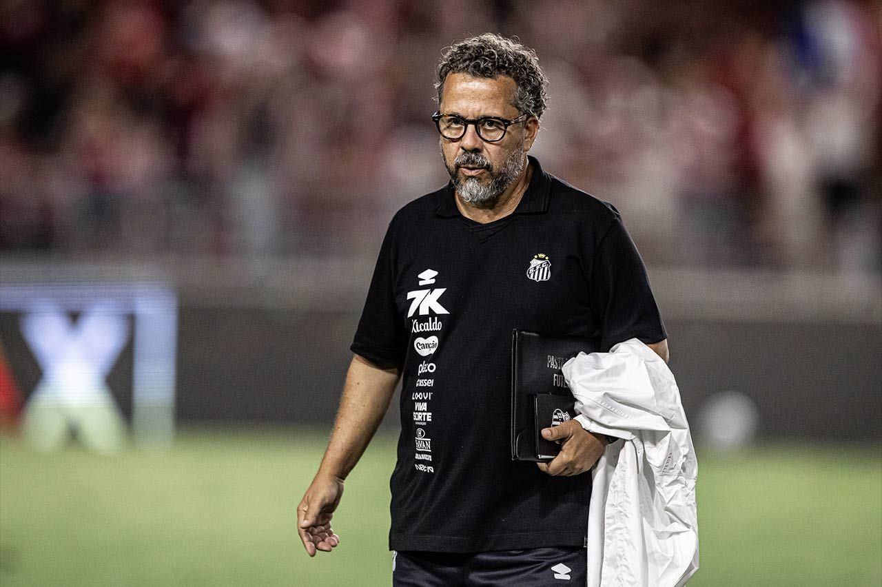 Imagem da noticia Santos demite o técnico Cleber Xavier