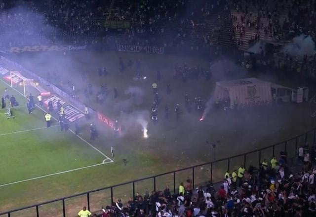 Imagem da noticia Vasco: STJD determina jogos com portões fechados por 30 dias em São Januário