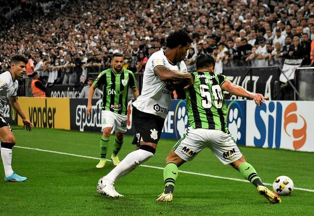 Imagem da noticia Corinthians empata com América-MG em casa e perde liderança do Brasileirão