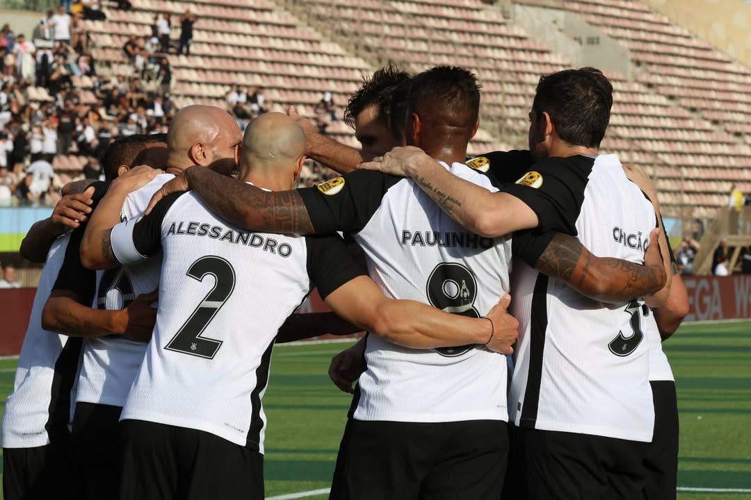 Reencontro de Gigantes termina empatado entre Corinthians e Boca Legends no Pacaembu