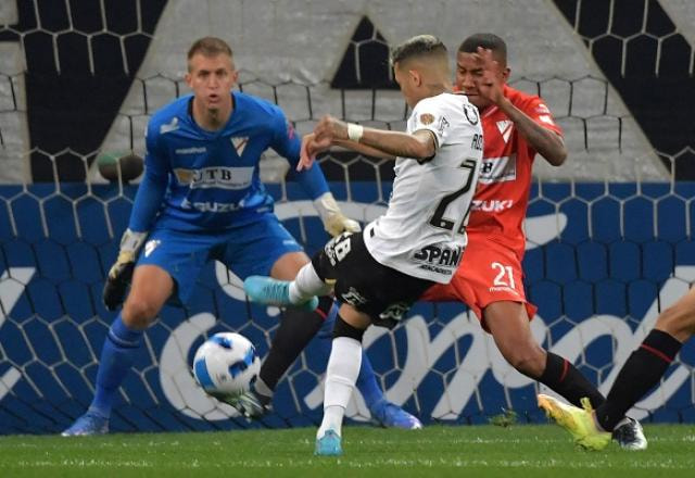 Imagem da noticia Corinthians só empata com Always Ready e avança em segundo às oitavas da Libertadores