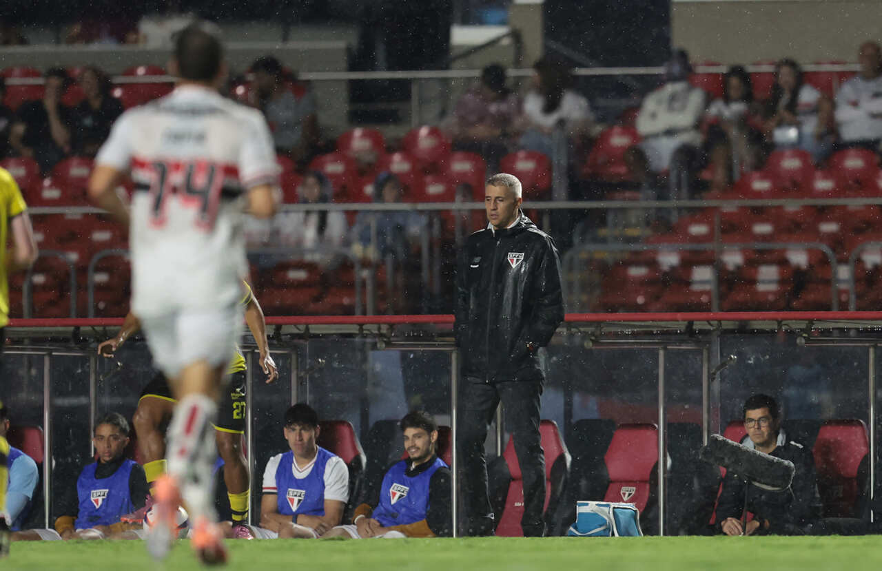 Imagem da noticia Crespo comenta sobre momento político do São Paulo: "Espero que se resolva"